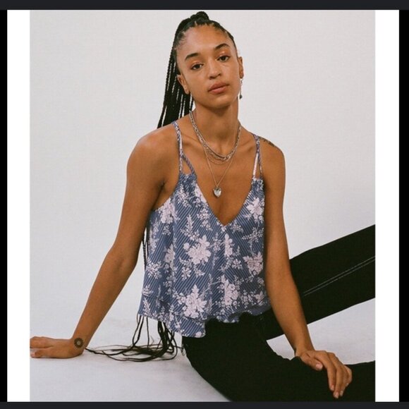 Urban Outfitters Ruby Satin Blue Flowy Ruffle Tank sz L - Picture 1 of 14